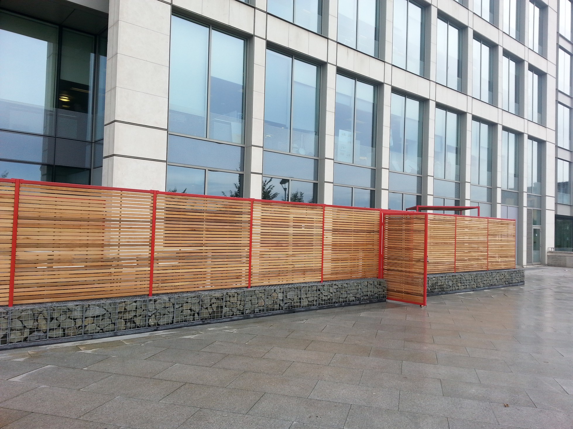 Red cedar fencing with metal frame_compressed