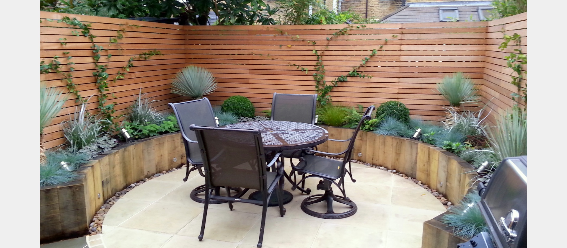 page label Putney Courtyard Garden_compressed